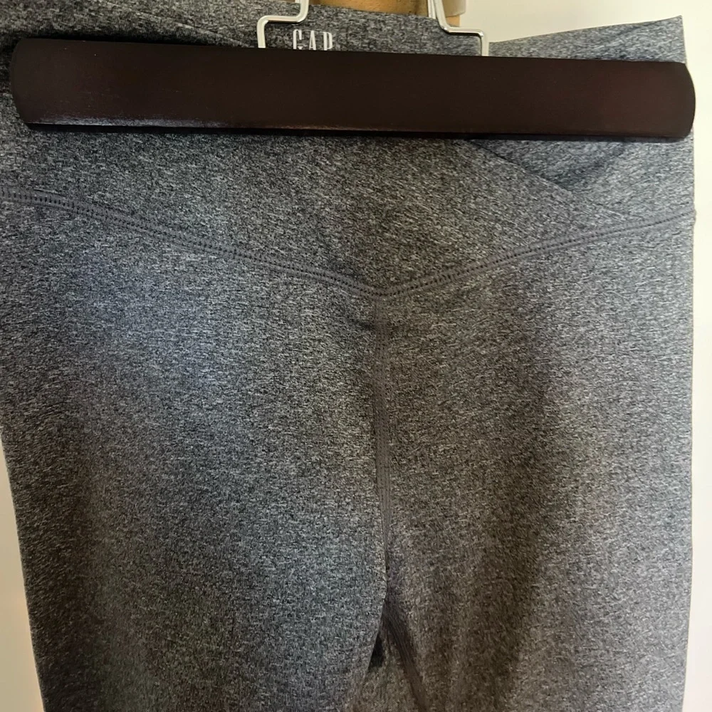 Gap teen size 10 leggings with cute v detail on waist